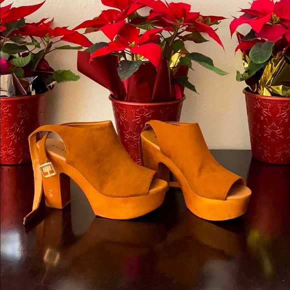 Shoes - Picture 4 of 4